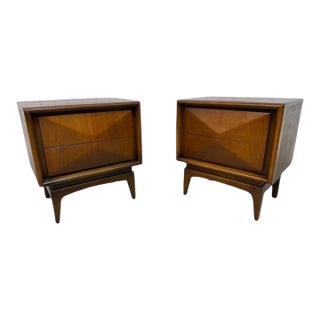 Mid-Century Modern United Diamond Walnut Nightstands - Set of 2 For Sale