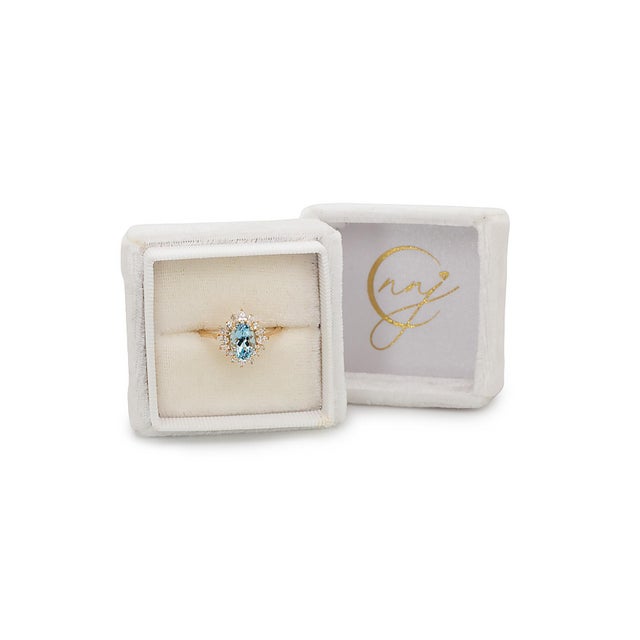 Modern 1.4cts Aquamarine Ring With Natural Diamonds Accents: Solid 14k Gold, Oval 9x7mm For Sale - Image 3 of 11