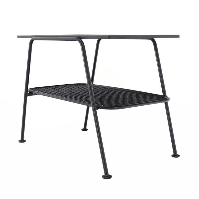 1950s Mid-Century Modern c1950s Bent Tube Two Tier Wicker Shelf Side End Table MINT For Sale - Image 5 of 7