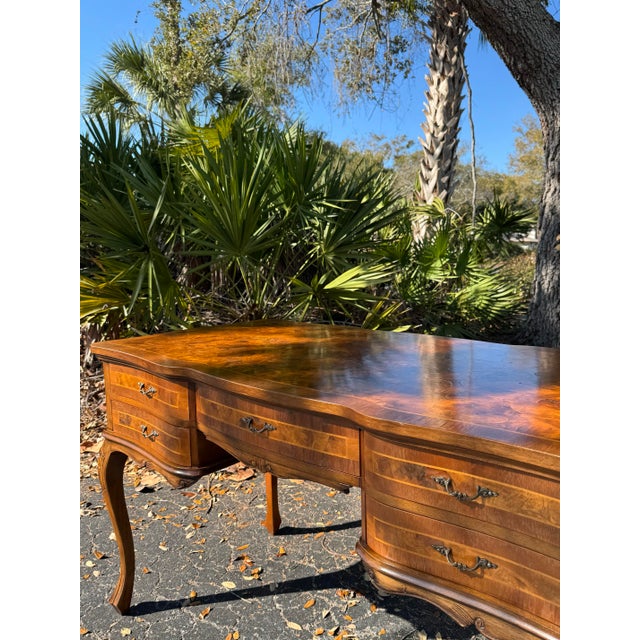 French 1960s Italian Louis XV Style Writing Desk With Burr Walnut Inlay – Finished Back Executive Desk For Sale - Image 3 of 10