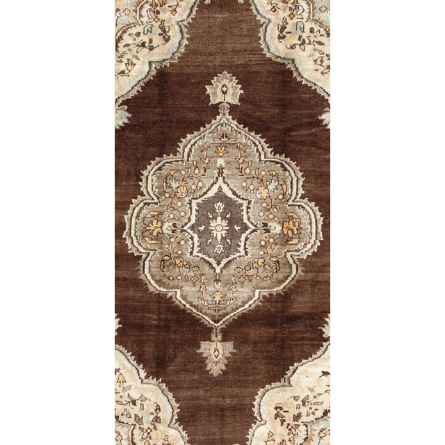 This vintage Turkish Oushak rug, (circa mid-20th century) features a unique blend of colors and an intricately beautiful...