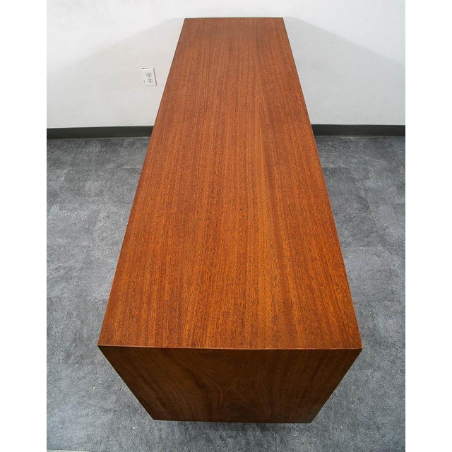American of Martinsville 1960s Mid Century Modern Credenza Dresser Mahogany American Martinsville 12 Drawers For Sale - Image 4 of 11