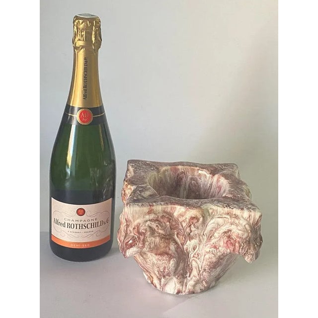 This big ashtray or Vide Poche, in pink color. It has been made circa 1960 in Italy. The style is a mix of Hollywood...