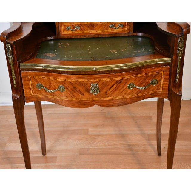 1900s Antique French Louis XV Walnut Inlaid Ladies Writing Desk / Bonheur-Du-Jour For Sale - Image 9 of 17