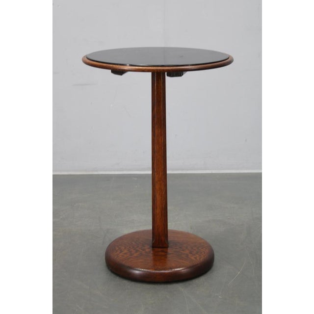 This refined Art Deco pedestal table originates from Czechoslovakia and dates to the 1930s. Crafted from solid oak wood,...