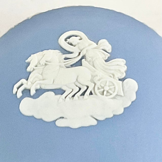 1980s Vintage English Hollywood Regency Wedgwood Blue Trinket Box, Hellenic Greek Images For Sale - Image 9 of 12
