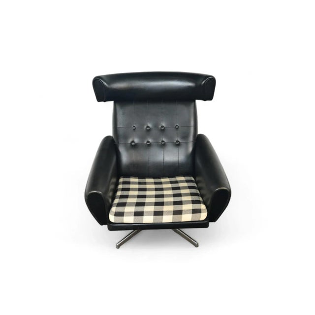 1960s Ox Style Wingback Swivel Lounge in Black Vinyl For Sale In San Francisco - Image 6 of 7
