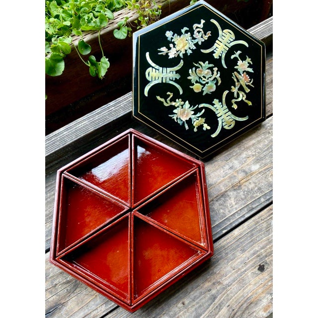 Mid 20th Century Vintage Chinese Black Lacquer Mother-of-Pearl Inlaid Hexagonal Banchan Serving Box For Sale - Image 5 of 14