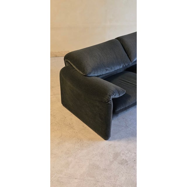 Maralunga 2-Seater Sofa in Black and Grey Velvet Fabric from Cassina, 1980s For Sale - Image 13 of 14