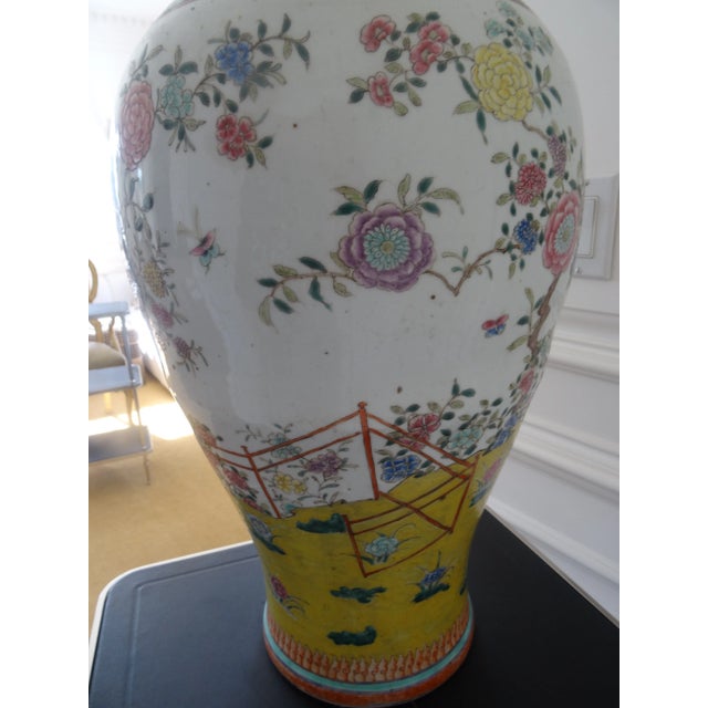 Massive 1920s Vintage Chinese Famille Rose Hand Painted Temple Jar For Sale In Los Angeles - Image 6 of 7