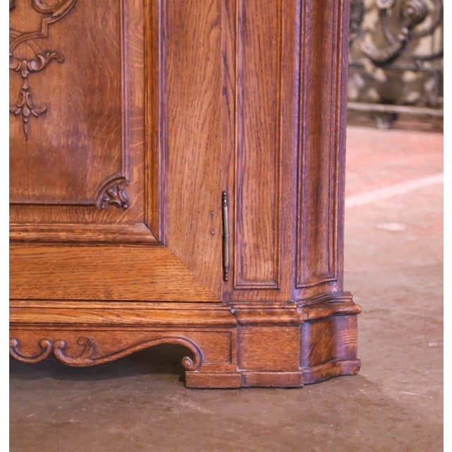 Early 20th Century French Louis XIV Carved Oak "Encoignure" or Corner Cabinet For Sale - Image 10 of 12