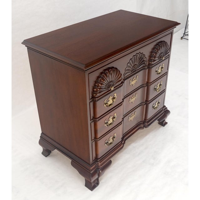 Chippendale Hickory Block Front Bracket Feet Chippendale 4 Drawers Bachelor Chest Dresser For Sale - Image 3 of 13