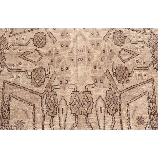 This magnificent rug shows the excellence of genuine Persian craftsmanship. It was made by the Bakhtiari tribe inhabiting...