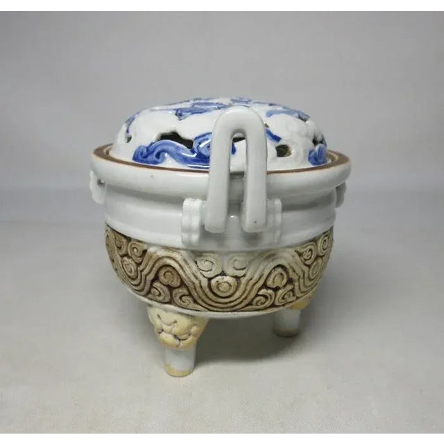 Beautiful incense burner from the Edo period. Made of Hirado porcelain with a pierced blue and white lid and signature...