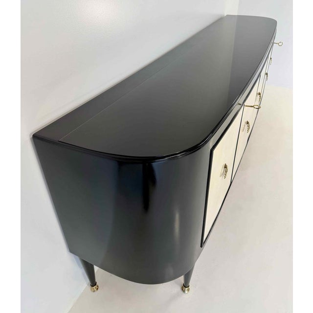 Beige Italian Art Deco Sideboard in Parchment and Black Lacquer, 1950s For Sale - Image 8 of 10