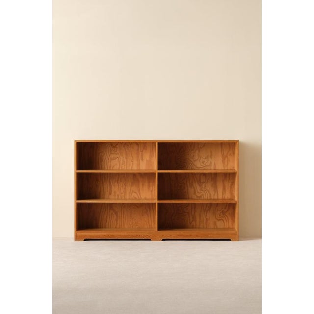 Swedish Modern Bookcase in Pine, 1940s, in Very Good conditions. Designed 1920 to 1949