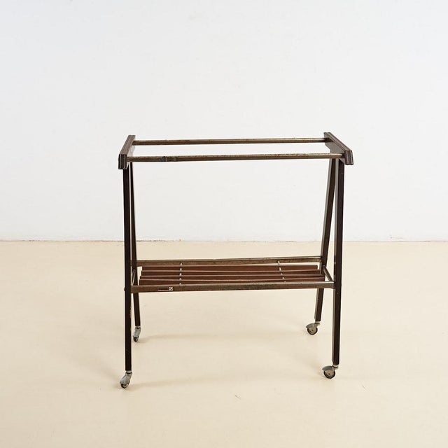 – it does not have shelves (to be made as you wish) – idea of use: being shallow deep, excellent as a pocket emptyer in...