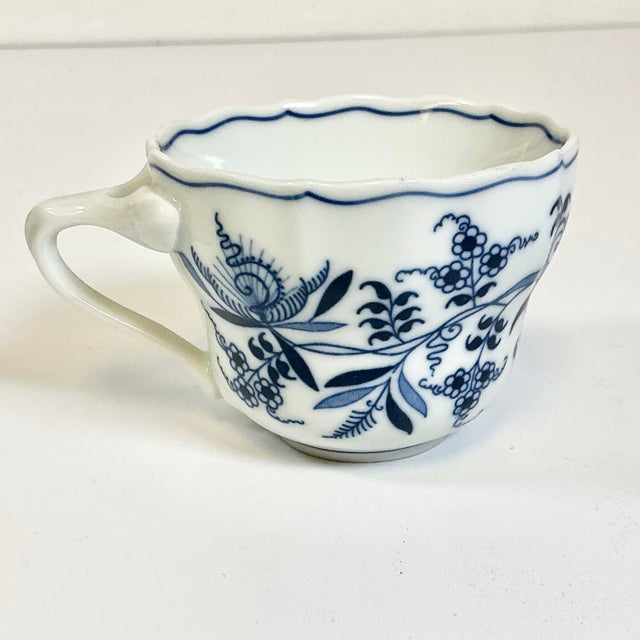 Vintage Japanese Chinoiserie Meissen Blue Danube Cup & Saucer Sets - Service for 6 - 12 Pieces For Sale - Image 11 of 13