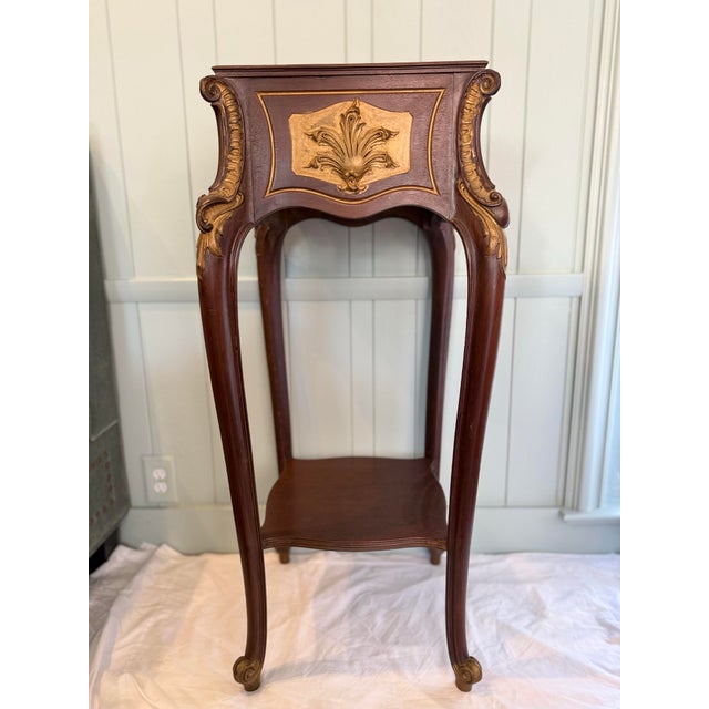 French Provincial French Provincial-Style Pedestal Table With Gilt Decoration For Sale - Image 3 of 12