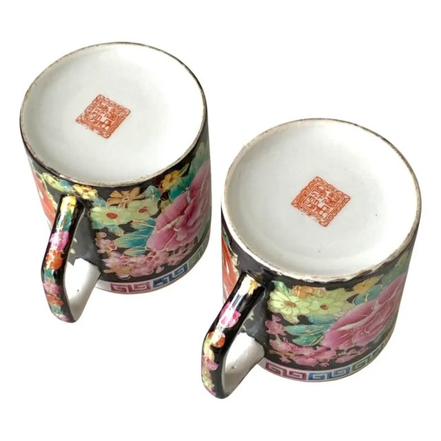 Chinoiserie 1980s Vintage Chinoiserie Black Mugs With Colorful Floral Design and Greek Trim - a Pair For Sale - Image 3 of 7