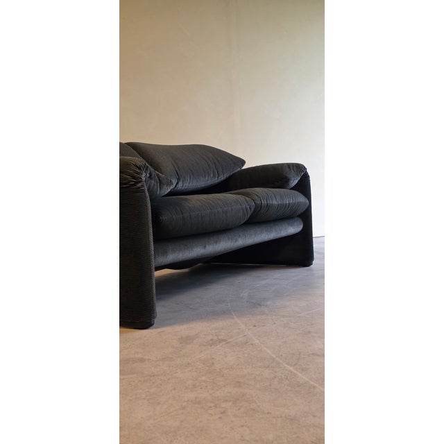 1980s Maralunga 2-Seater Sofa in Black and Grey Velvet Fabric from Cassina, 1980s For Sale - Image 5 of 14