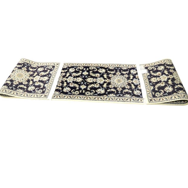 Middle Eastern Rug in Wool For Sale - Image 6 of 9