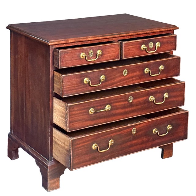 Early 19th Century Georgian Small Chest of Drawers of Mahogany on Bracket Feet For Sale - Image 5 of 14