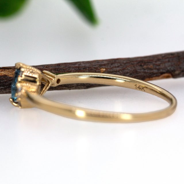 Metal One-of-a-Kind Aquamarine Ring W Natural Diamond Accents in Solid 14k Gold Tr 5mm, Size 6.75 For Sale - Image 7 of 7
