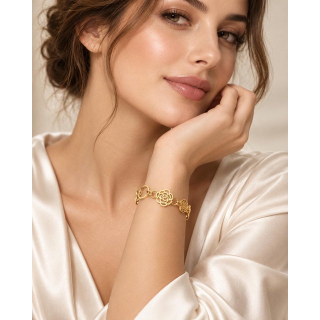 An authentic luxury designer statement piece from the iconic Chanel Camélia Collection, finely crafted in solid 18k yellow...