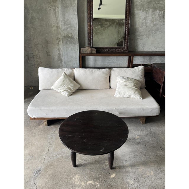 Vintage Round Coffee Table in Indonesian Teak with Turned Legs, 1960s For Sale - Image 12 of 15