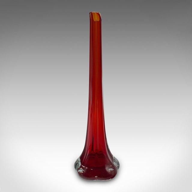 1960's Vintage Slimline Posy Flute For Sale - Image 4 of 10