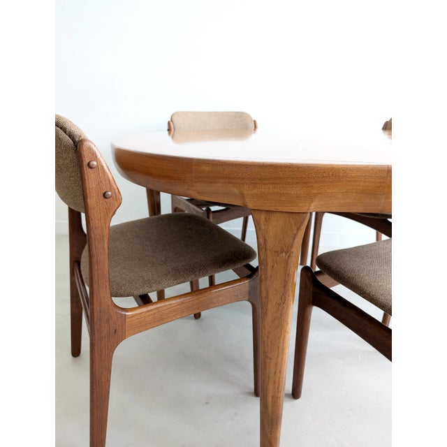 Extendable Dining Table by Ib Kofod-Larsen for Faarup Møbelfabrik, 1960s For Sale - Image 9 of 10