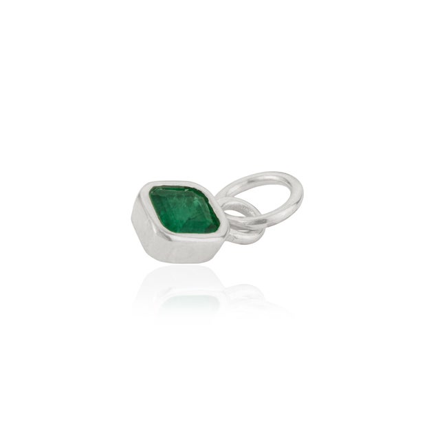 Square Cut Deep Emerald Bezel Set Green Charm Pendant in 18k White Gold For Sale - Image 9 of 16