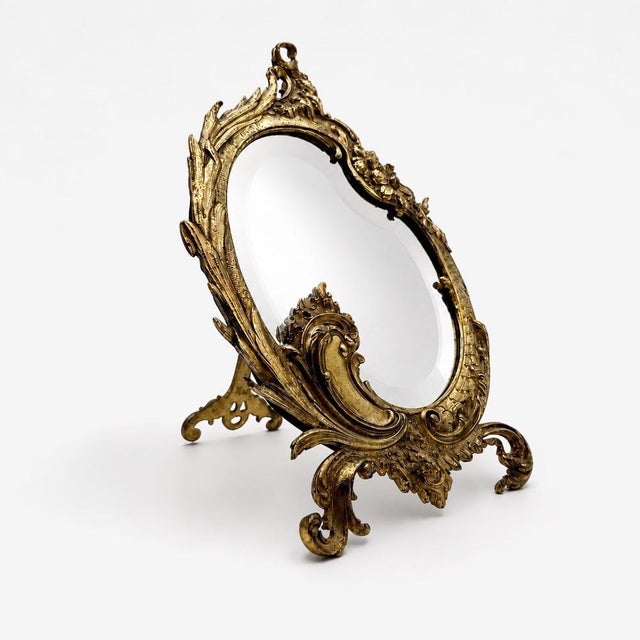 This elegant easel vanity mirror dates from the second half of the 19th century and is in the Louis XV style, a style...
