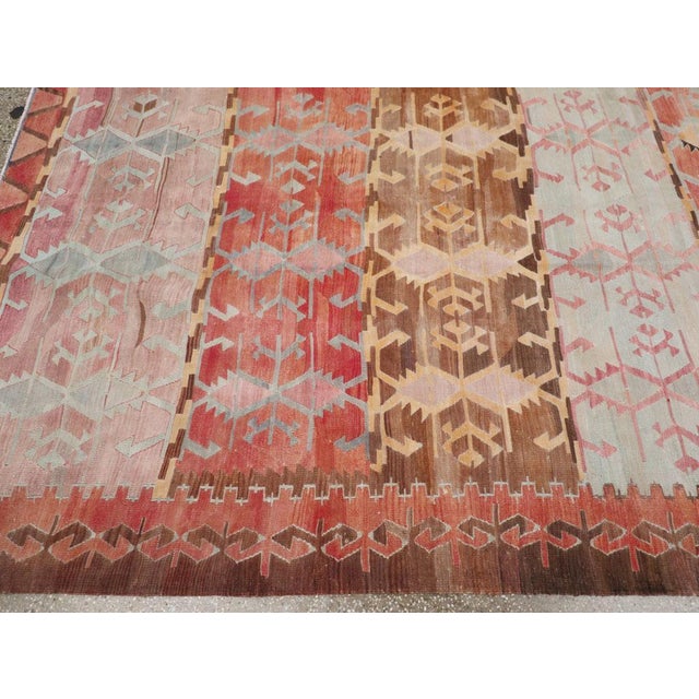 Mid 20th Century Galerie Shabab Collection Mid-20th Century Turkish Flatweave Kilim Room Size Carpet For Sale - Image 5 of 8