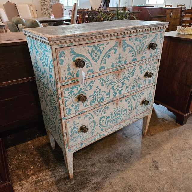 Late 19th Century English Blue and White 3 Drawer Italian Style Commode With Rosette Round Handles For Sale - Image 17 of 18