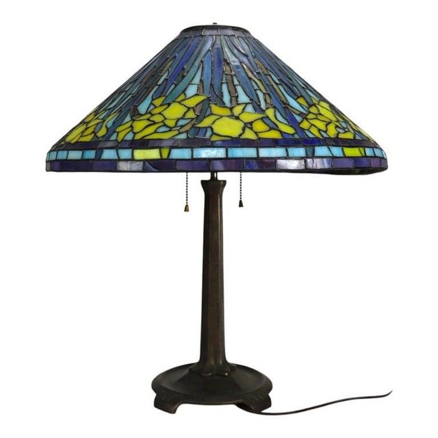 Late 20th Century Tiffany Style Leaded Stained Glass Daffodil Table Lamp With Bronzed Base For Sale - Image 9 of 15