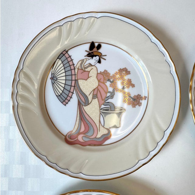 1980s Vintage Set of 4 "Strolling Geisha" Appetizer Plates by Fitz & Floyd For Sale - Image 5 of 10