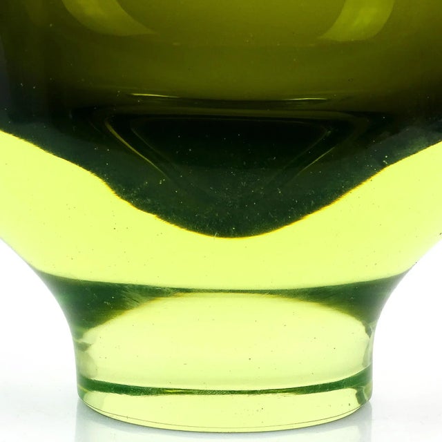 Mid 20th Century Vintage Murano Cenedese Antonio Da Ros Sommerso Glowing Uranium Green Italian Art Glass Flower Vase For Sale - Image 5 of 6