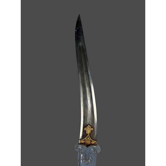 Stone Khanjar dagger in chalcedony with a giraffe head, INDIA, Mughal Dynasty (1526-1857) For Sale - Image 7 of 8