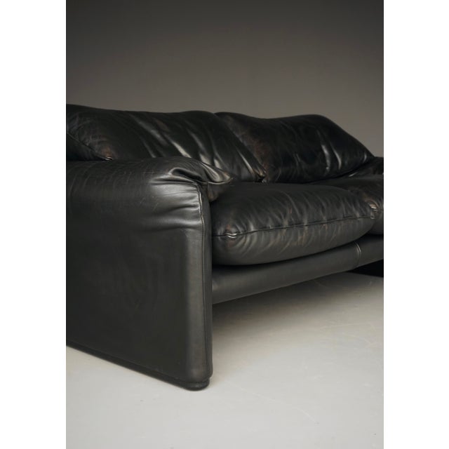 Two Seater Maralunga Sofa in Black Leather from Cassina, 1970s For Sale - Image 17 of 18