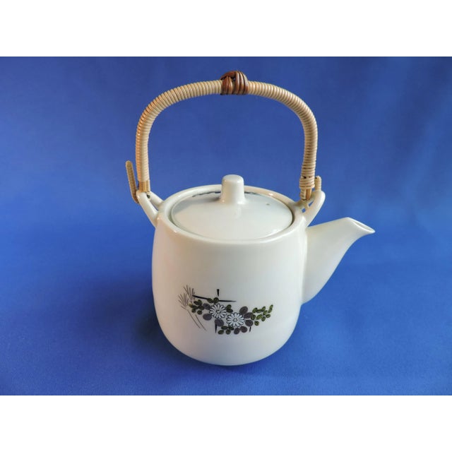 White 1950s Kutani Ware Bamboo Handled Teapot Hanazume White & Gold Made in Japan For Sale - Image 8 of 10