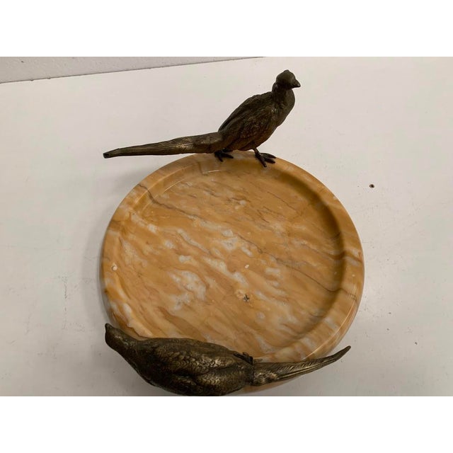 Siena Yellow marble trinket tray Decorated with two bronze birds Good condition Dimensions: H 15 x 26 cm Early 20th century