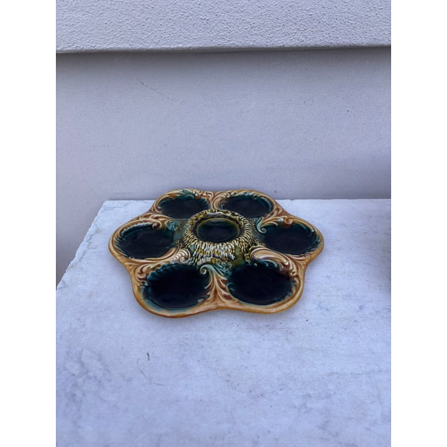 French Majolica oyster plate with yellow acanthus leaves, circa 1900.
