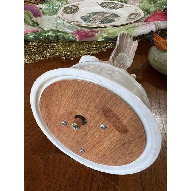 1970s Vintage Ceramic White Duck and Duckling Music Box- Condition Issues For Sale - Image 5 of 9