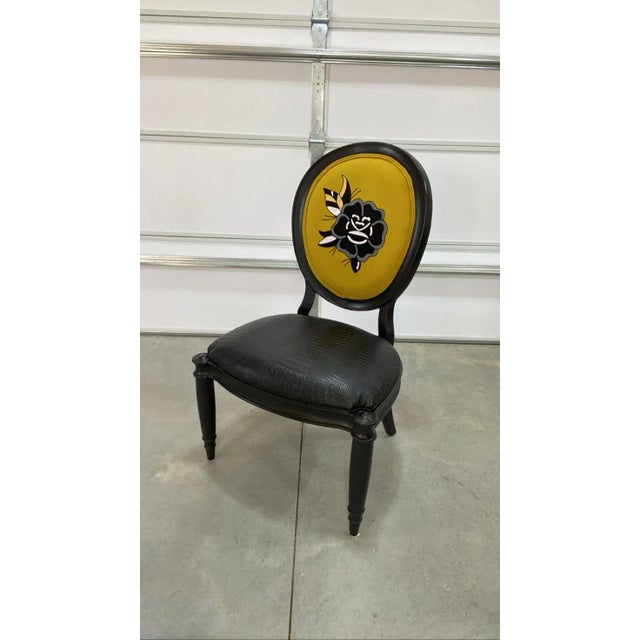 Traditional Dining Room Chairs With Chain Stitching Velvet Details ...