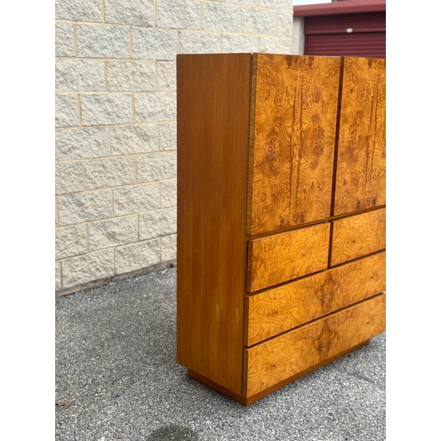 1970s Lane Mid Century Burl Wood Tall Dresser / Gentleman's Chest For Sale In Philadelphia - Image 6 of 12
