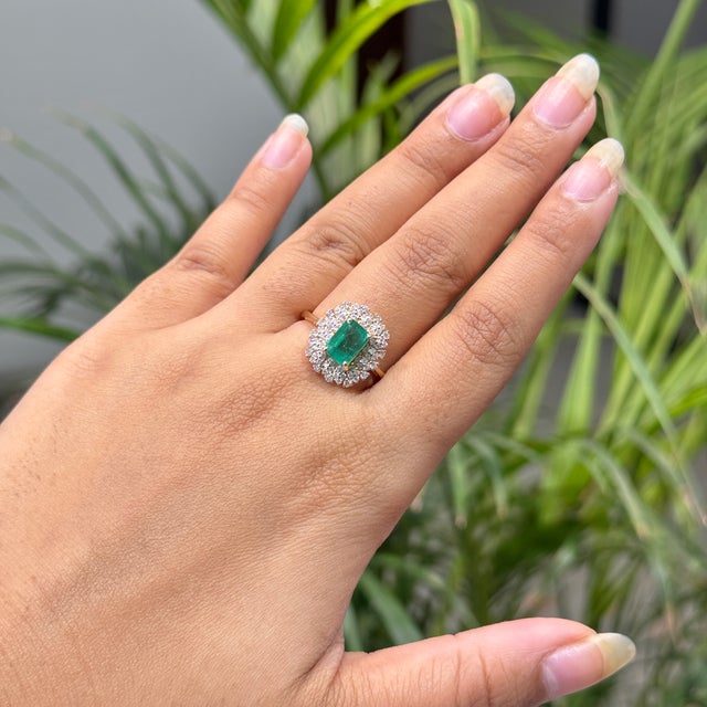 VRJewels Vintage Cluster Diamond 1.81 Carats Emerald Ring in 14k Gold Size 8, New For Sale - Image 9 of 18