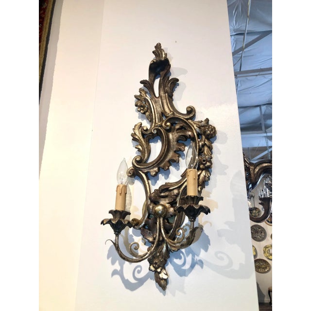 Traditional Italian Hand Carved Wood 2 Light Acanthus Leaf Motif Sconce in Distressed Silver Gilt and Mecca Finish For Sale - Image 3 of 13