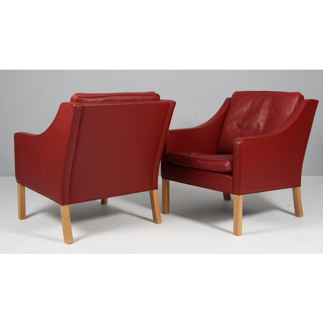 Red Model 2207 Lounge Chairs by Børge Mogensen for Fredericia, Set of 2 For Sale - Image 8 of 9